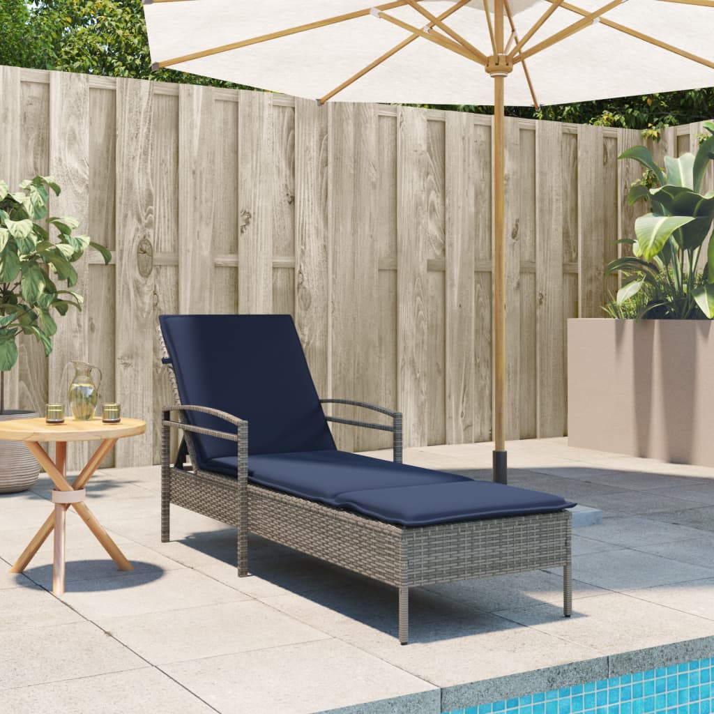 Lettino Prendisole con Cuscino Grigio 63x200x81 cm in Polyrattan (solo USA)
