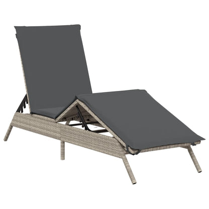Lettino Prendisole 2 pz con Cuscini Grigio Chiaro in Polyrattan