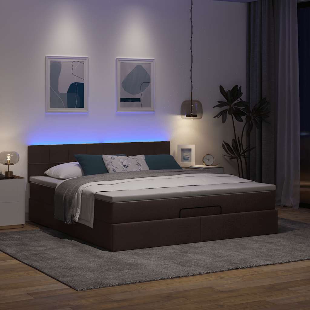 Pouf Letto con Materasso e LED Marrone Scuro 180x200cm Tessuto