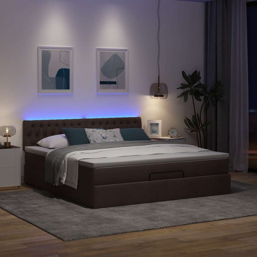 Pouf Letto con Materasso e LED Marrone Scuro 180x200cm Tessuto