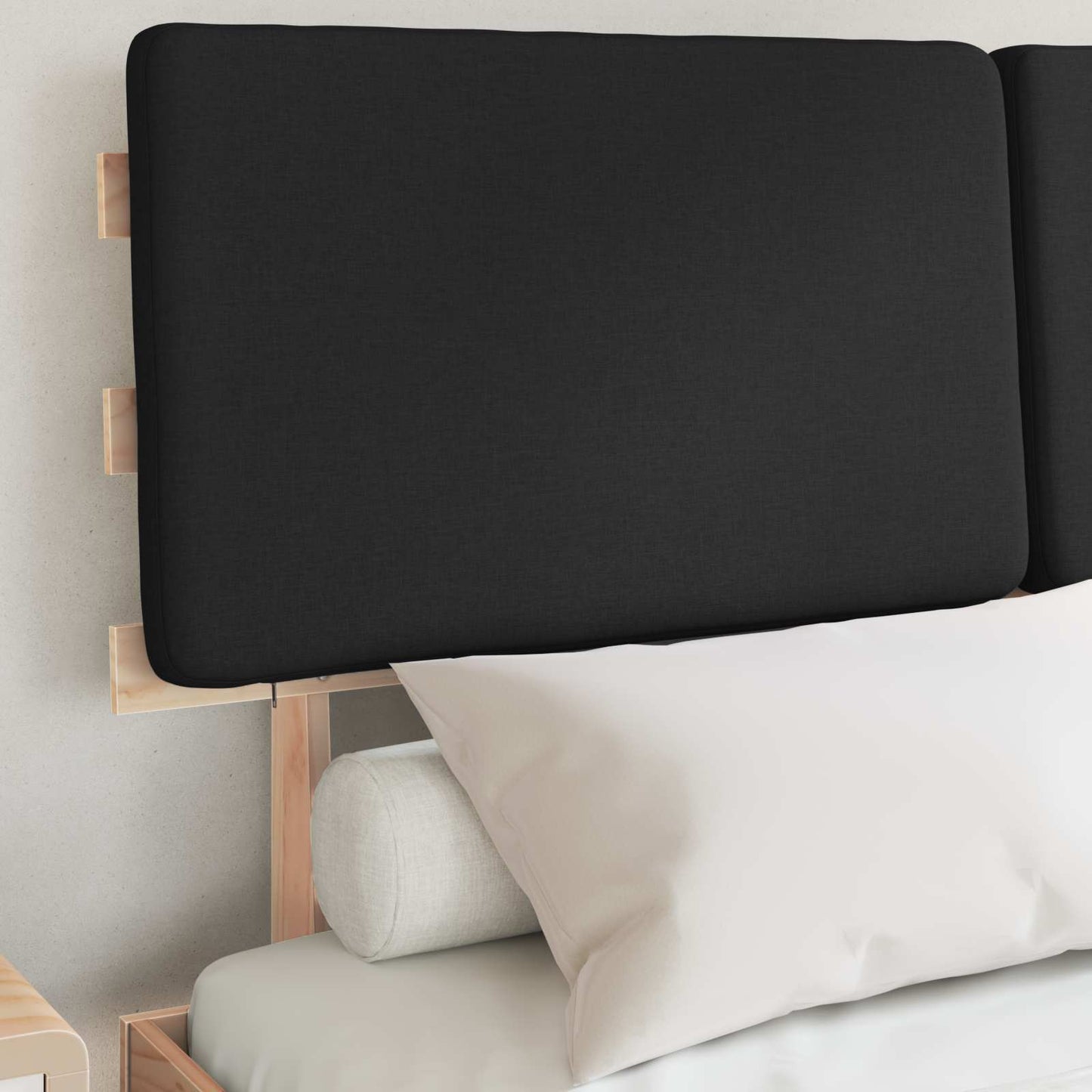Letto con Testiera Rivestita Nero 140 x 200 cm Pino massello