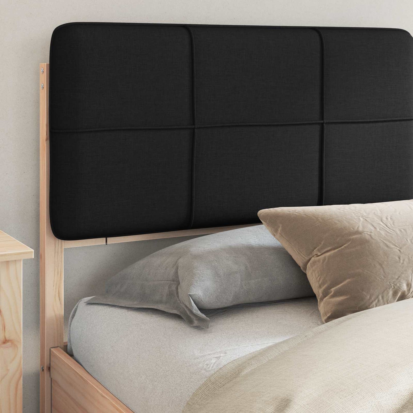 Letto con Testiera Rivestita Nero 200 x 200 cm Pino massello