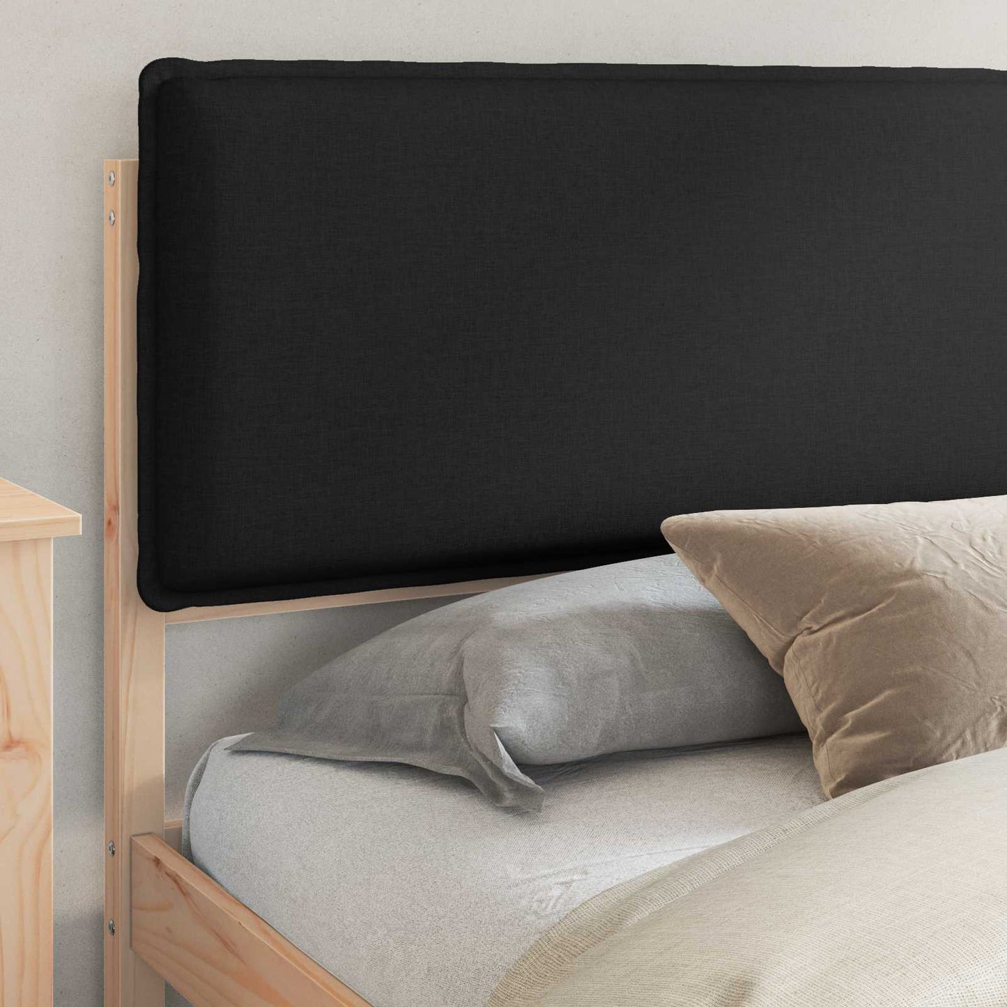 Letto con Testiera Rivestita Nero 200 x 200 cm Pino massello
